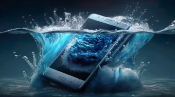 إنقاذ هاتفك بعد سقوطه في الماء: خطوات عملية تثبت فعاليتها بعيدًا عن خرافة الأرز